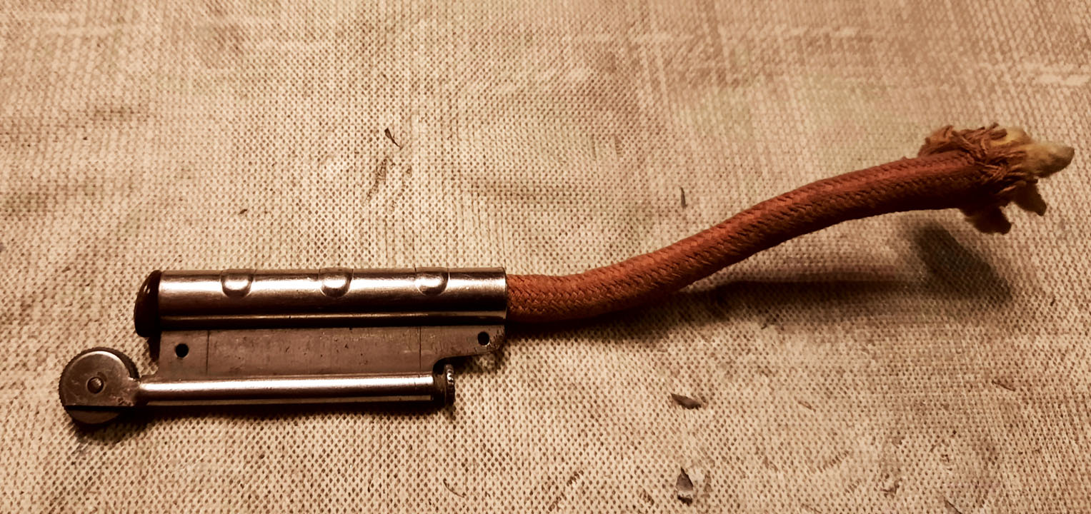 IMCO Foxhole Lighter 02.jpg