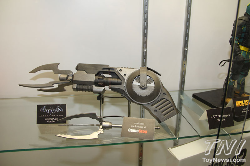 Batman Arkham Origins grapnel gun replica (NECA)