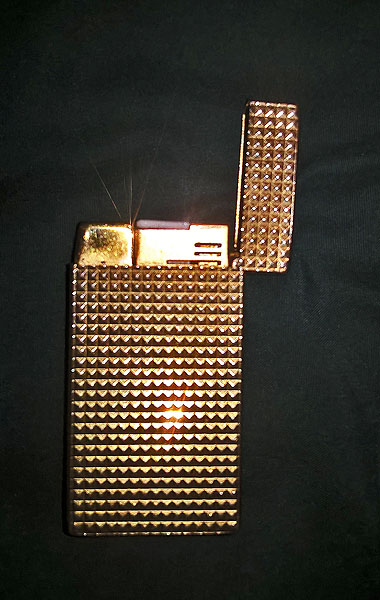 James Bond Man With Golden Gun Lighter Colibri Molectric 88 Open.jpg