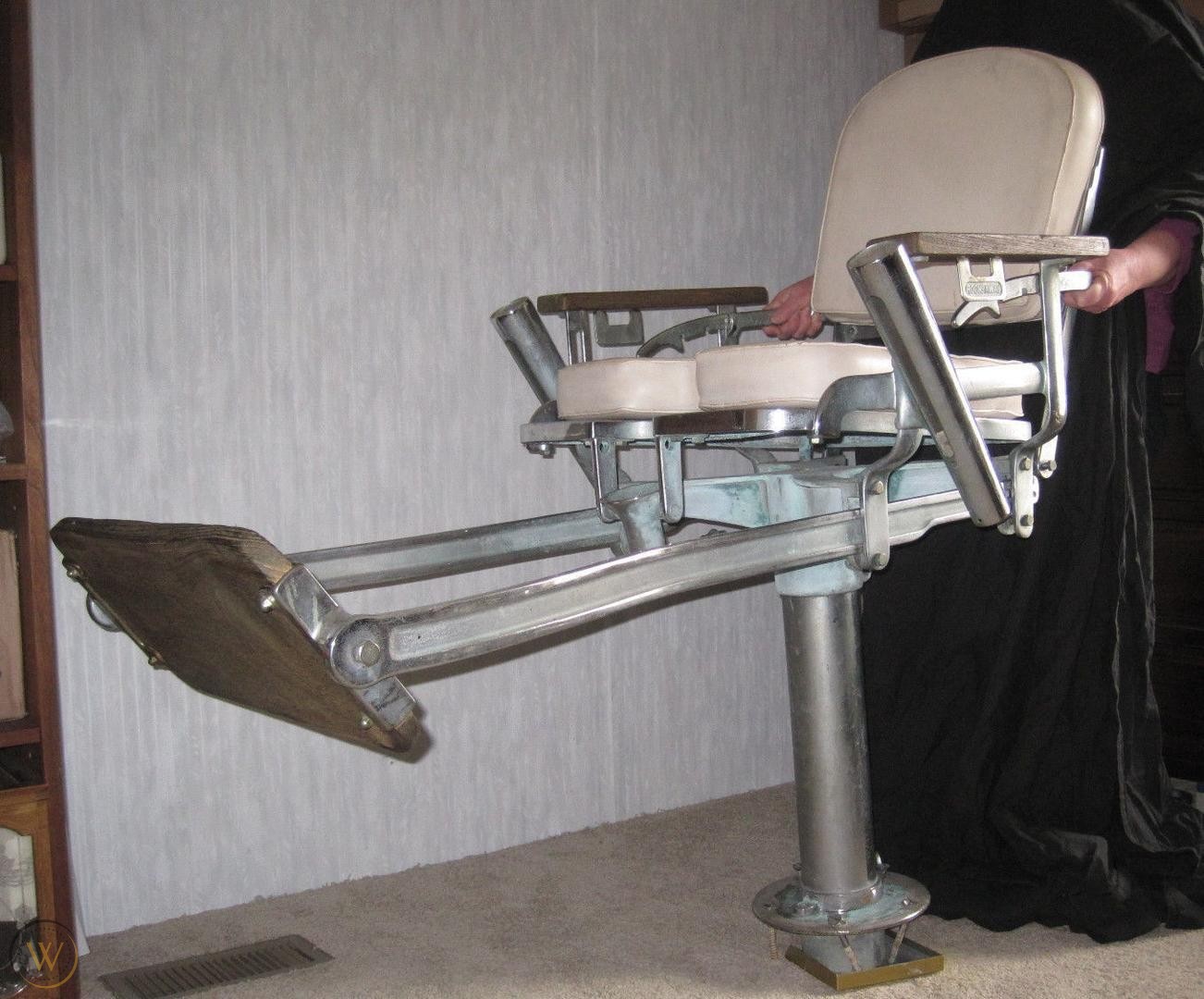 jaws-orca-rockaway-fighting-chair_1_4bda009d87c45f8797f12f1a213346dc.jpg