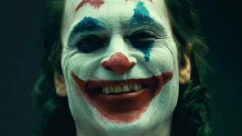 joker-phoenix-1135161-1280x0.jpg