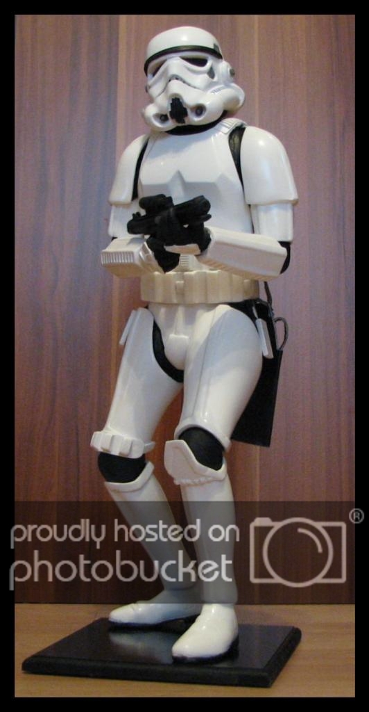 JudgeDreddStormtrooperstatue1301.jpg