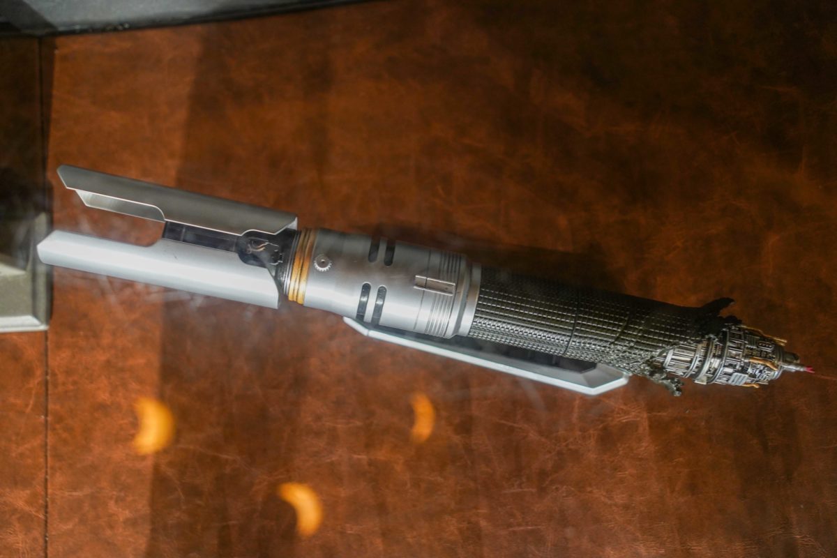 kestis-legacy-lightsaber-reveal-3-4130422-1200x800.jpg
