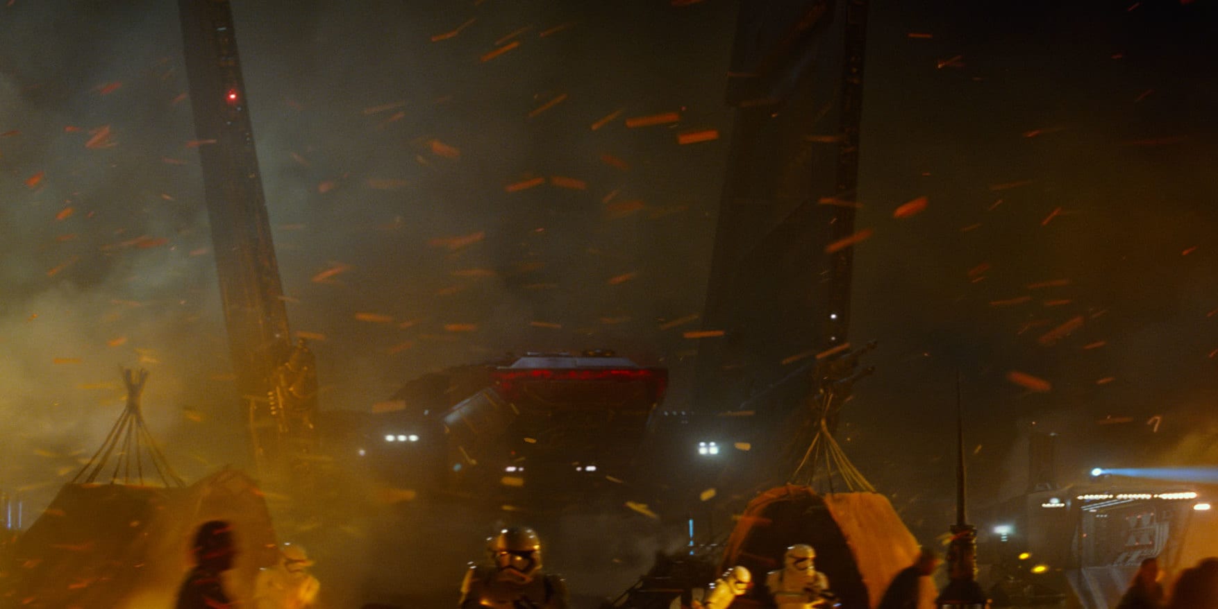 kylo-ren_s-command-shuttle_0b43b874.jpg