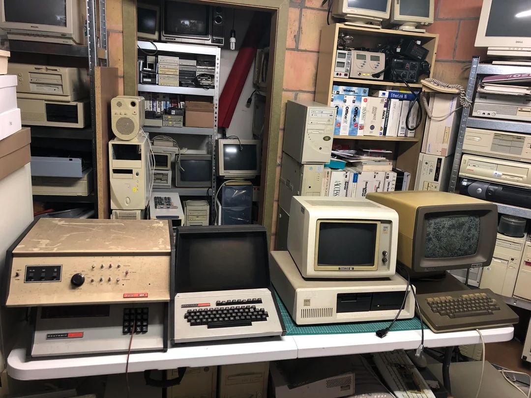 Late 90s Computer Equipment.jpeg