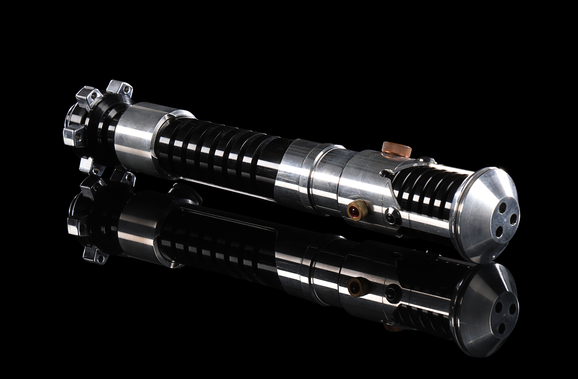 LIGHTSABER - OBI-WAN KENOBI - REVENGE OF THE SITH - UNSEEN HERO - DOMED 3-HOLE EMITTER - owned...jpg