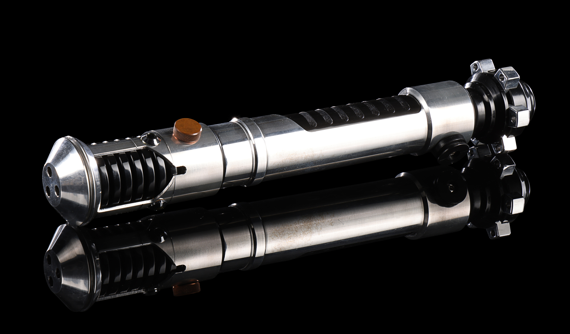 LIGHTSABER - OBI-WAN KENOBI - REVENGE OF THE SITH - UNSEEN HERO - DOMED 3-HOLE EMITTER - owned...jpg