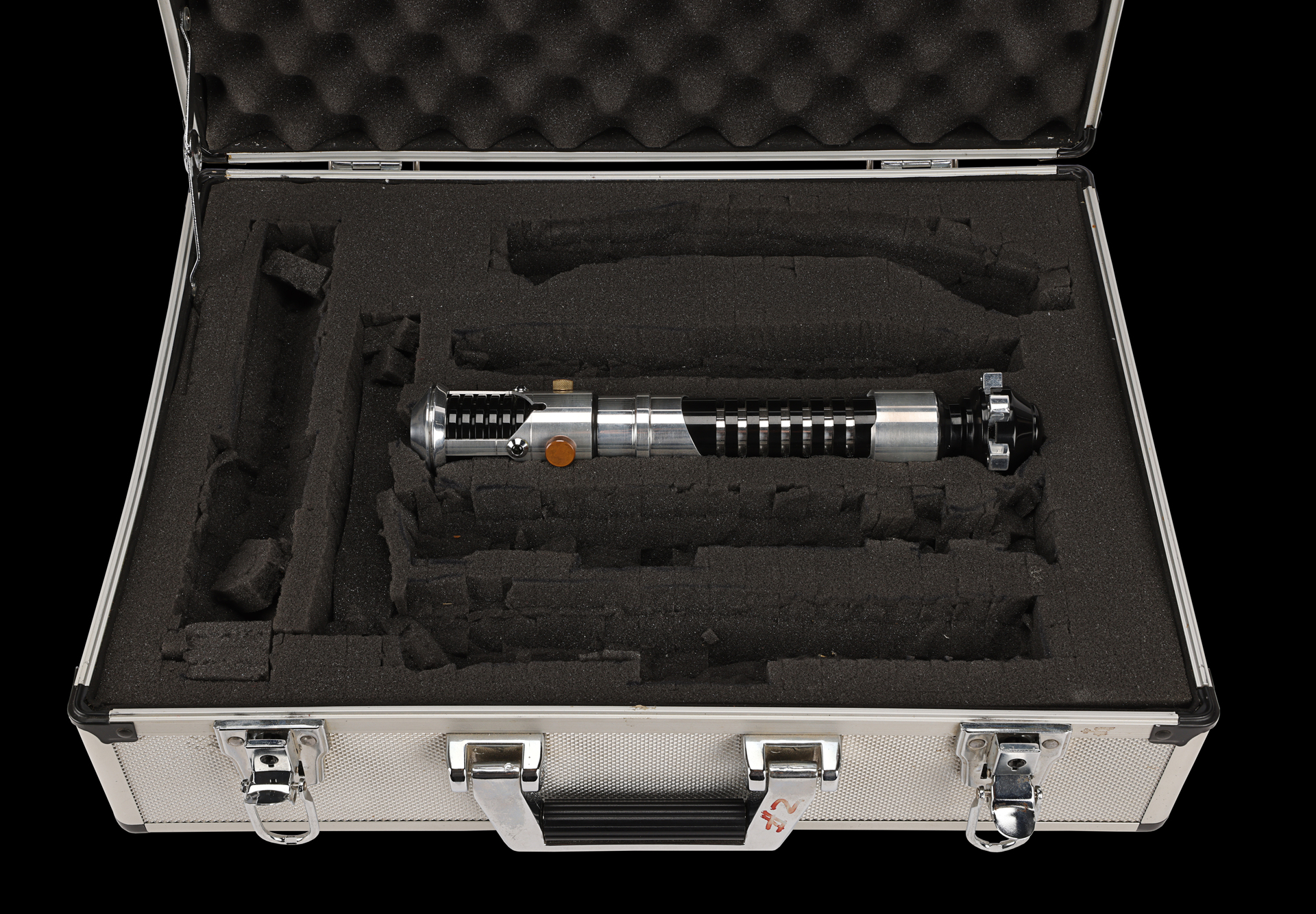 LIGHTSABER - OBI-WAN KENOBI - REVENGE OF THE SITH - UNSEEN HERO - DOMED 3-HOLE EMITTER - owned...jpg