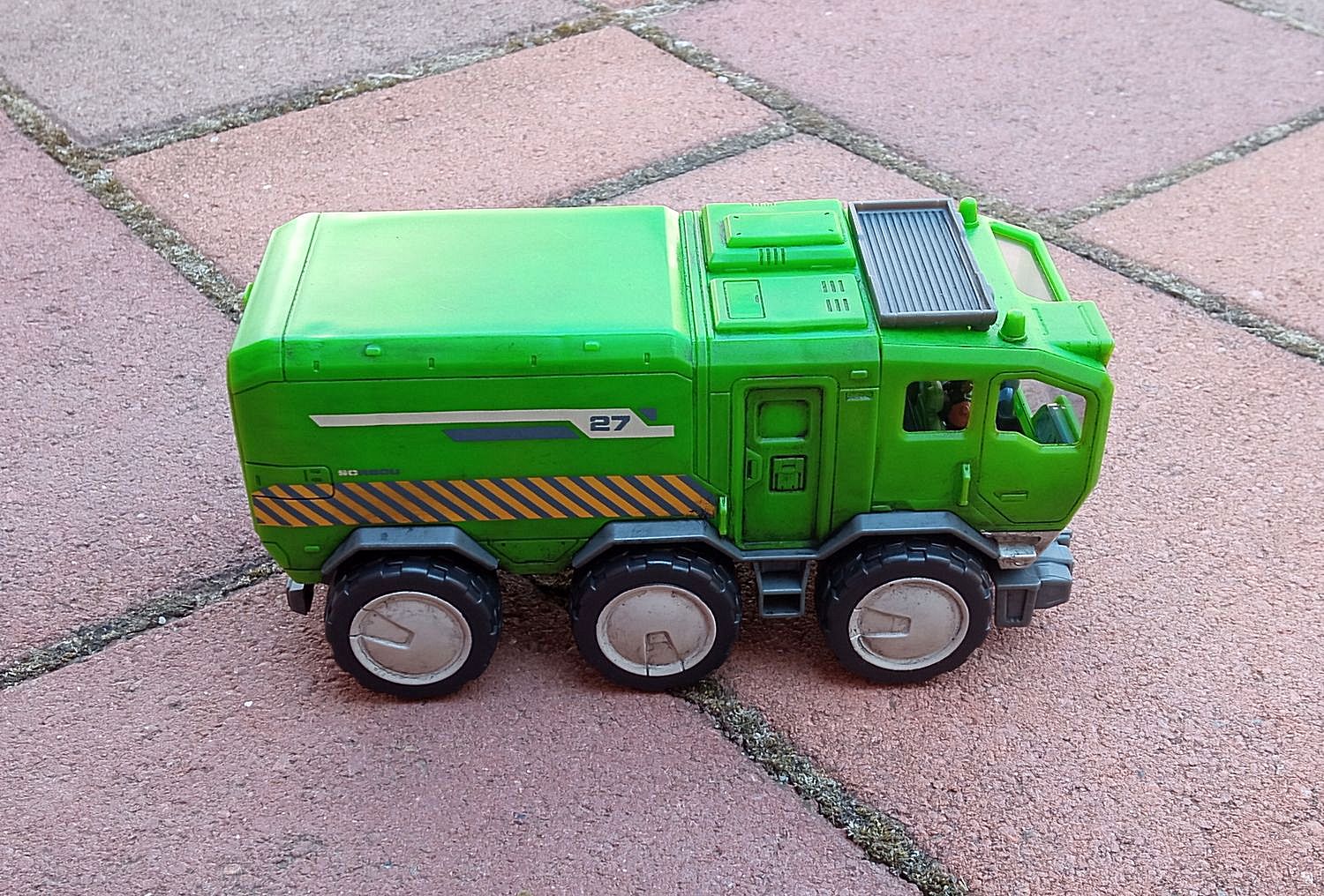 Lightyear vehicles 08.jpg