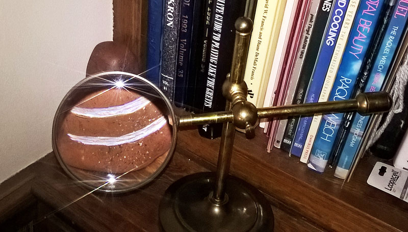 Magnifying Stand 01s.jpg