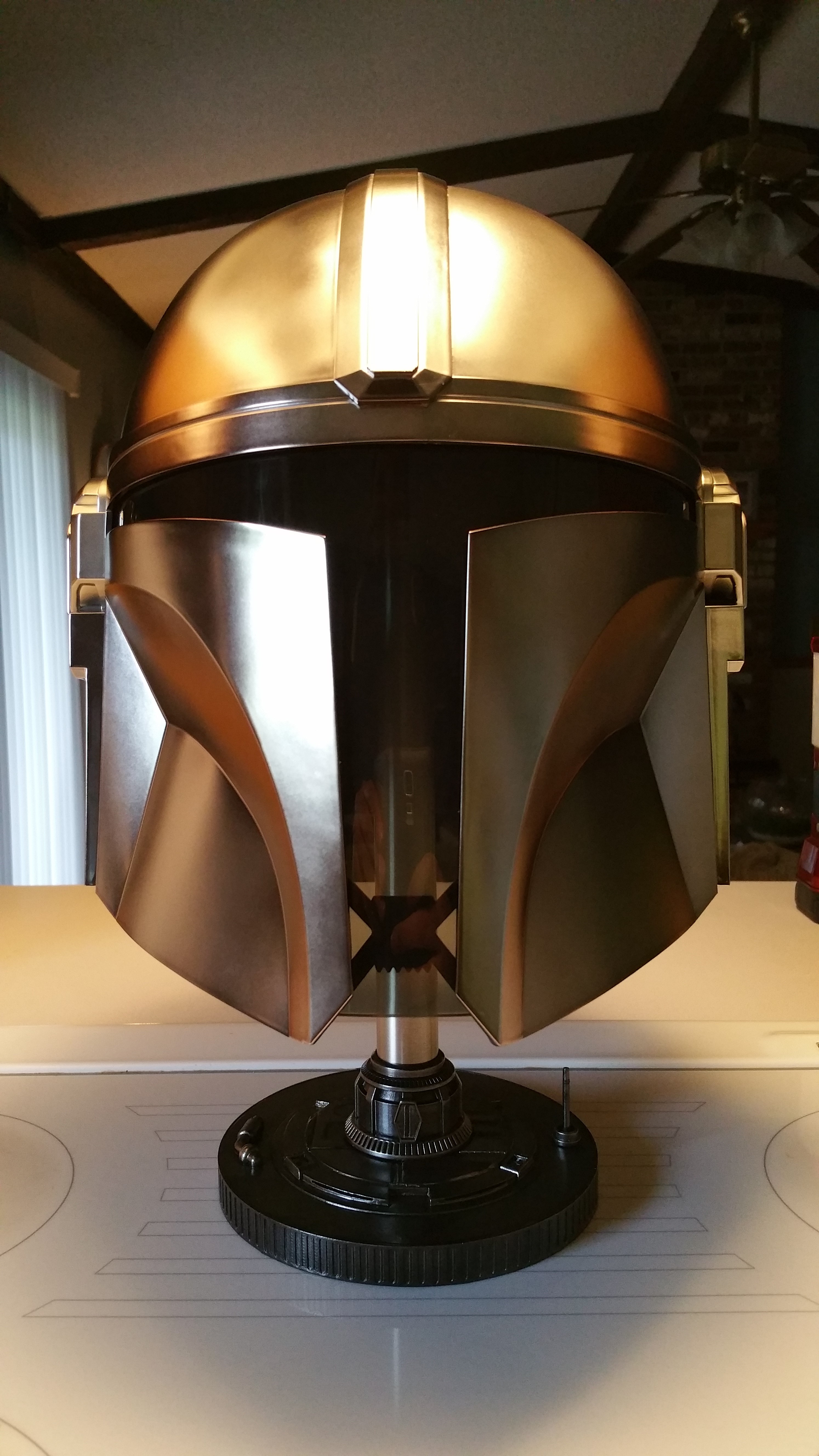 Mando Stand (1).jpg