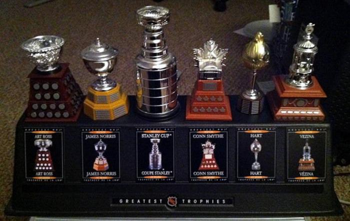 mcdonalds-2003-nhl-trophy-set-with-stand_55759871.jpg