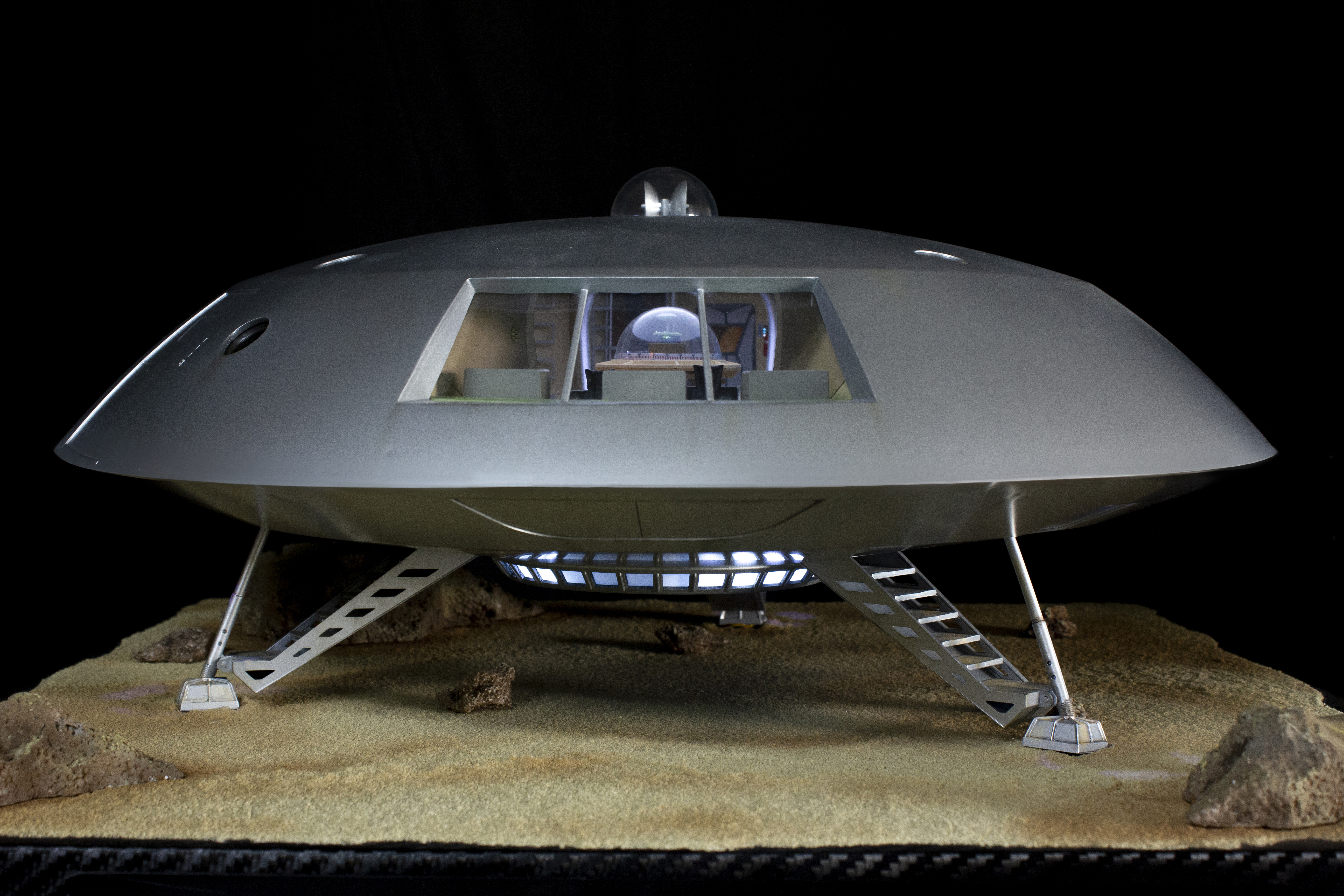 LOST IN SPACE JUPITER 2 【ジュピター2】メビウス Jupiter 2 Lost in Space Model Kit 1/35 Sealed Moebius Models