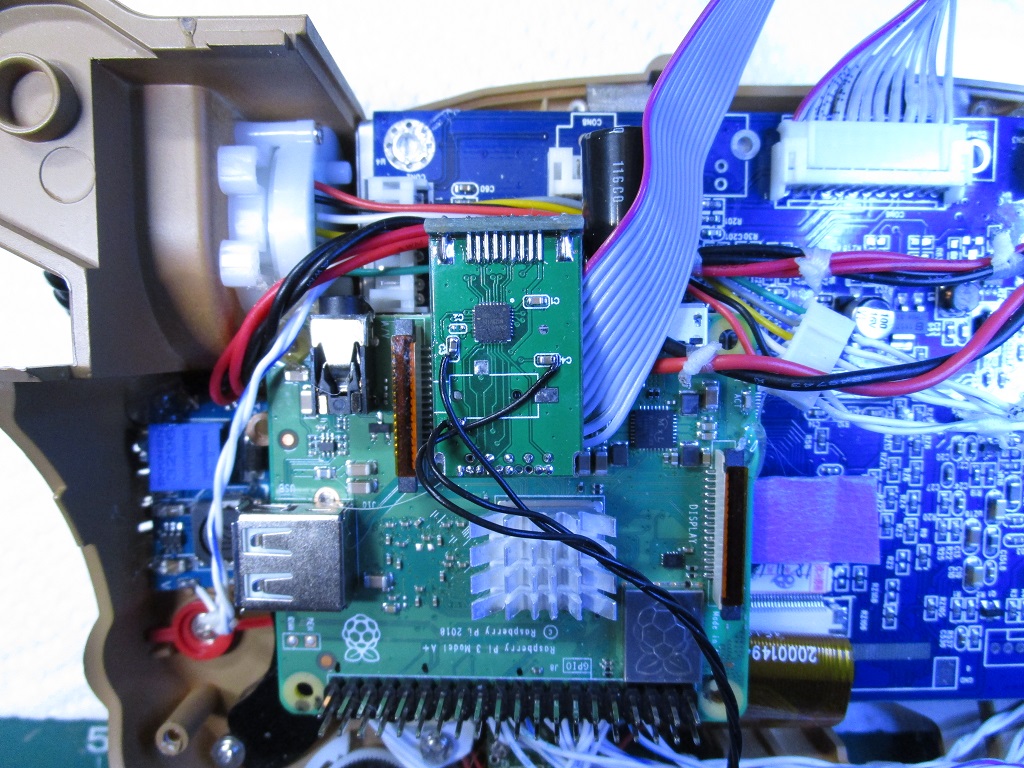 Modded HDMI-VGA adapter in place01.jpg