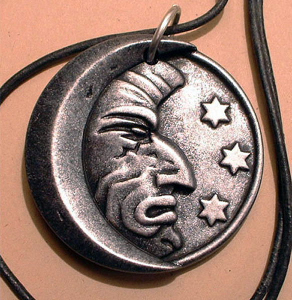moon man amulet04.jpg