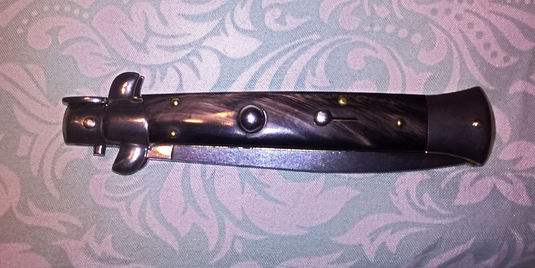 Mutts Switchblade Knife Closed s.jpg