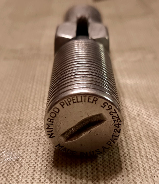 Nimrod Pipe Lighter 03 Cap.jpg
