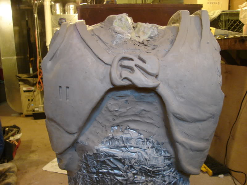 p2sculptbackchest001.jpg