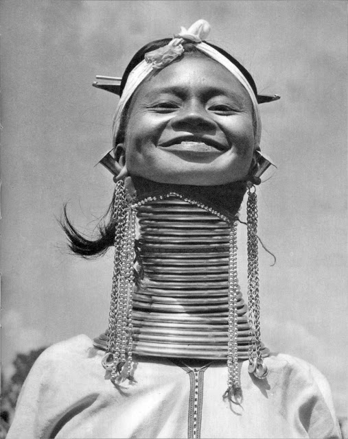 Padaung%2BWomen%2Bin%2Bthe%2B1950s%2B%25282%2529.jpg