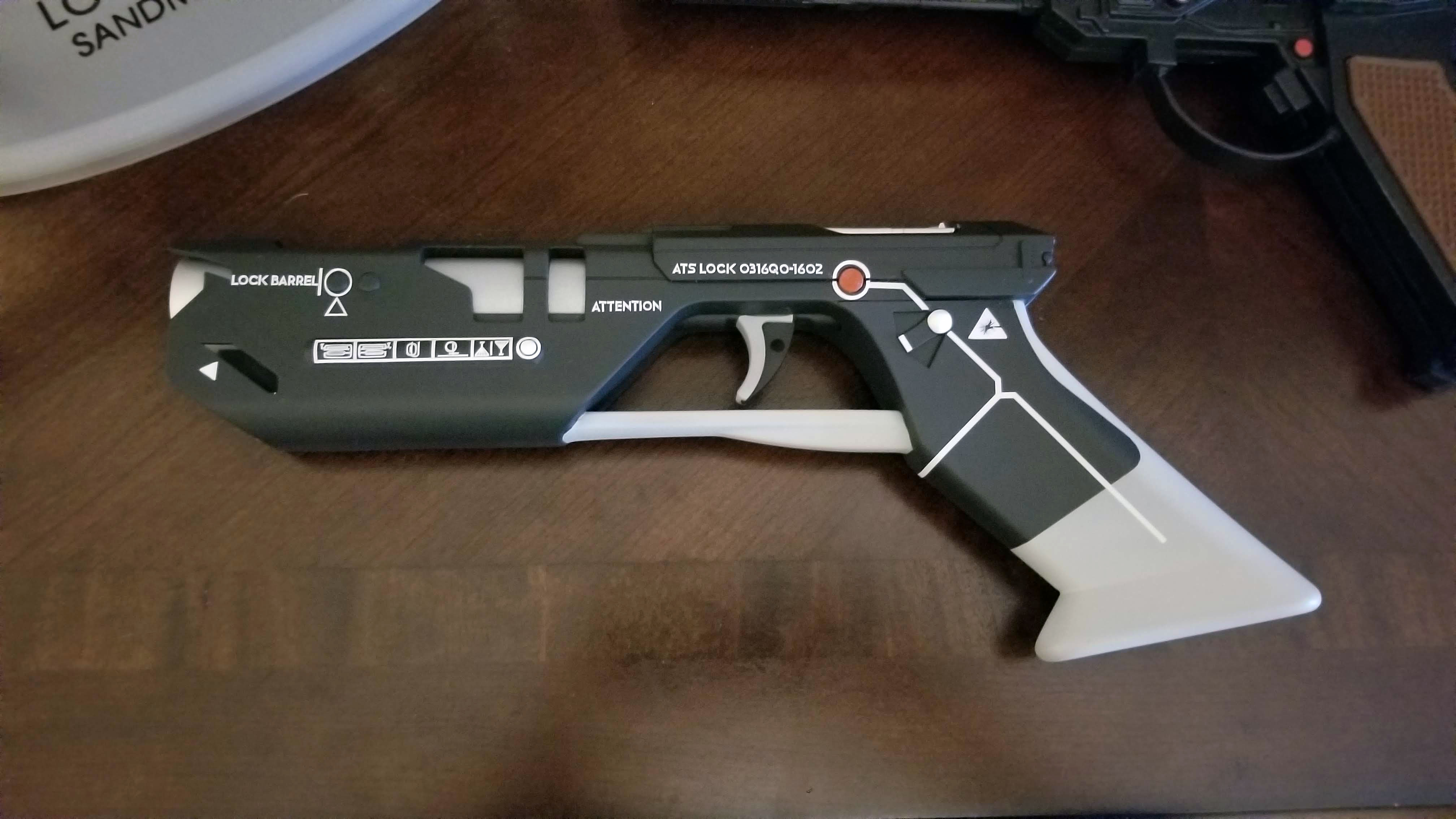 pistol-alone.jpg