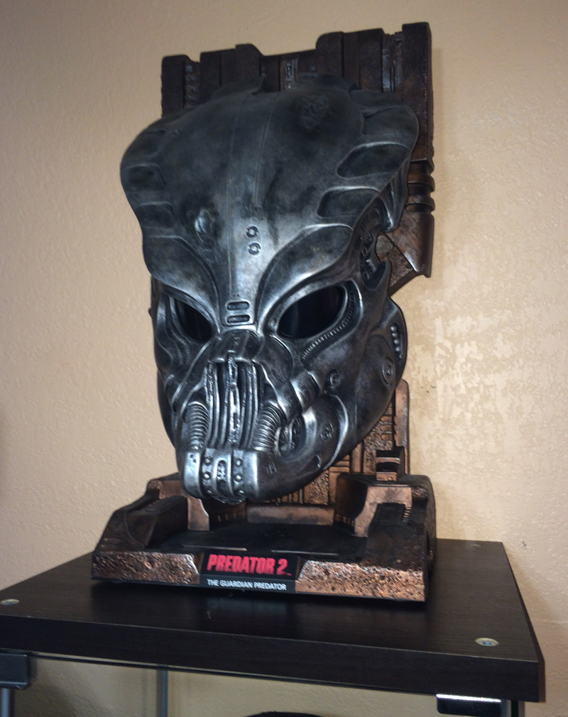 predator-guardian-gort-mask-cool-toys.jpg