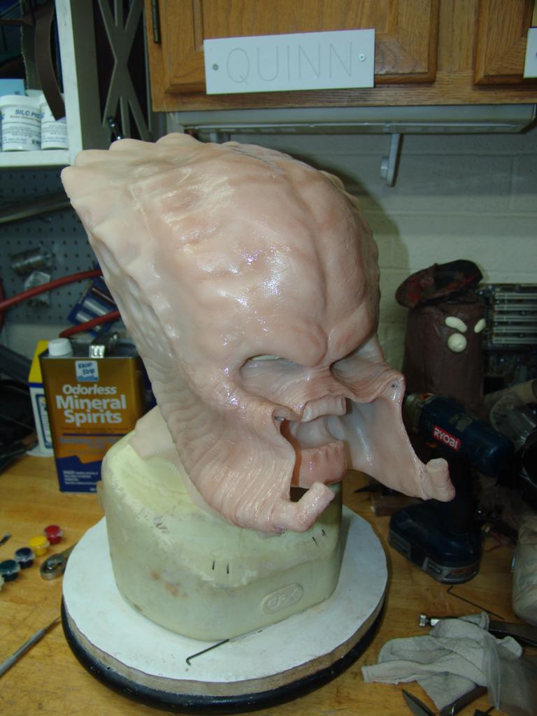 Predator_Sculpt14_zps77cb50f1.jpg