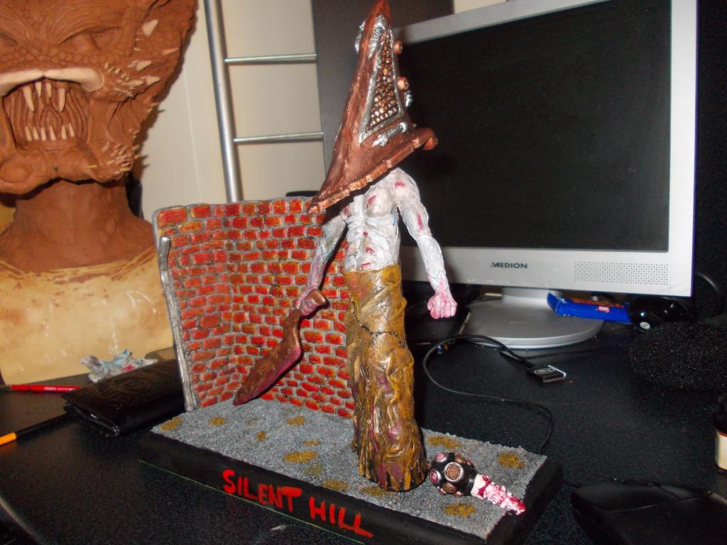 pyramidhead009_zpsdfadc7ea.jpg