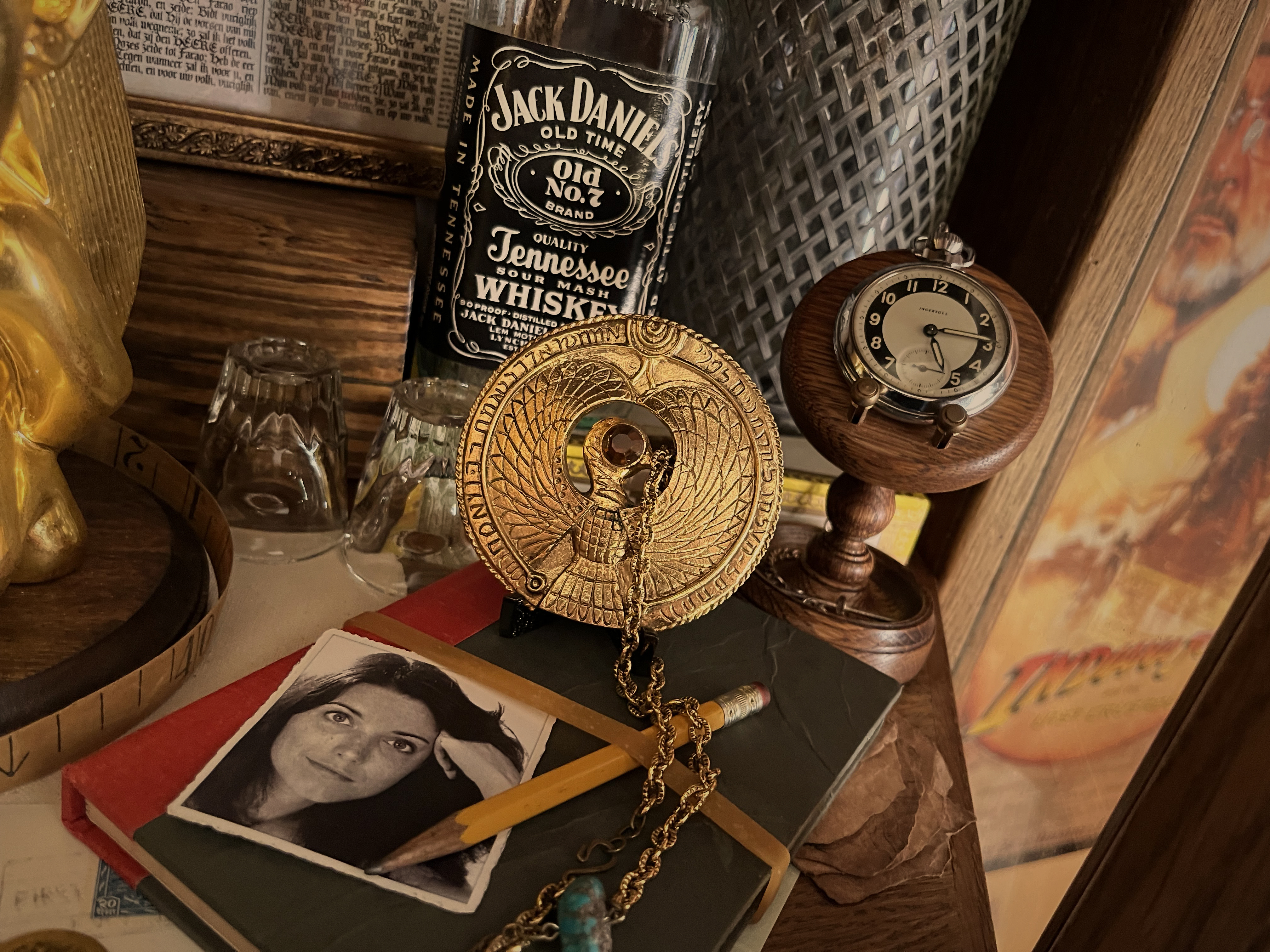 raiders_detail_shelf01.jpg