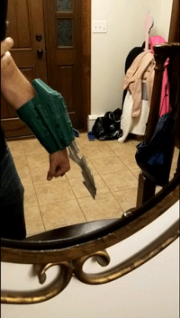 RightGauntlet.gif