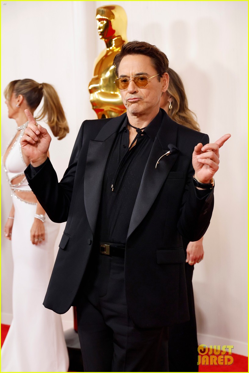 robert-downey-jr-oscars-2024-1.jpg