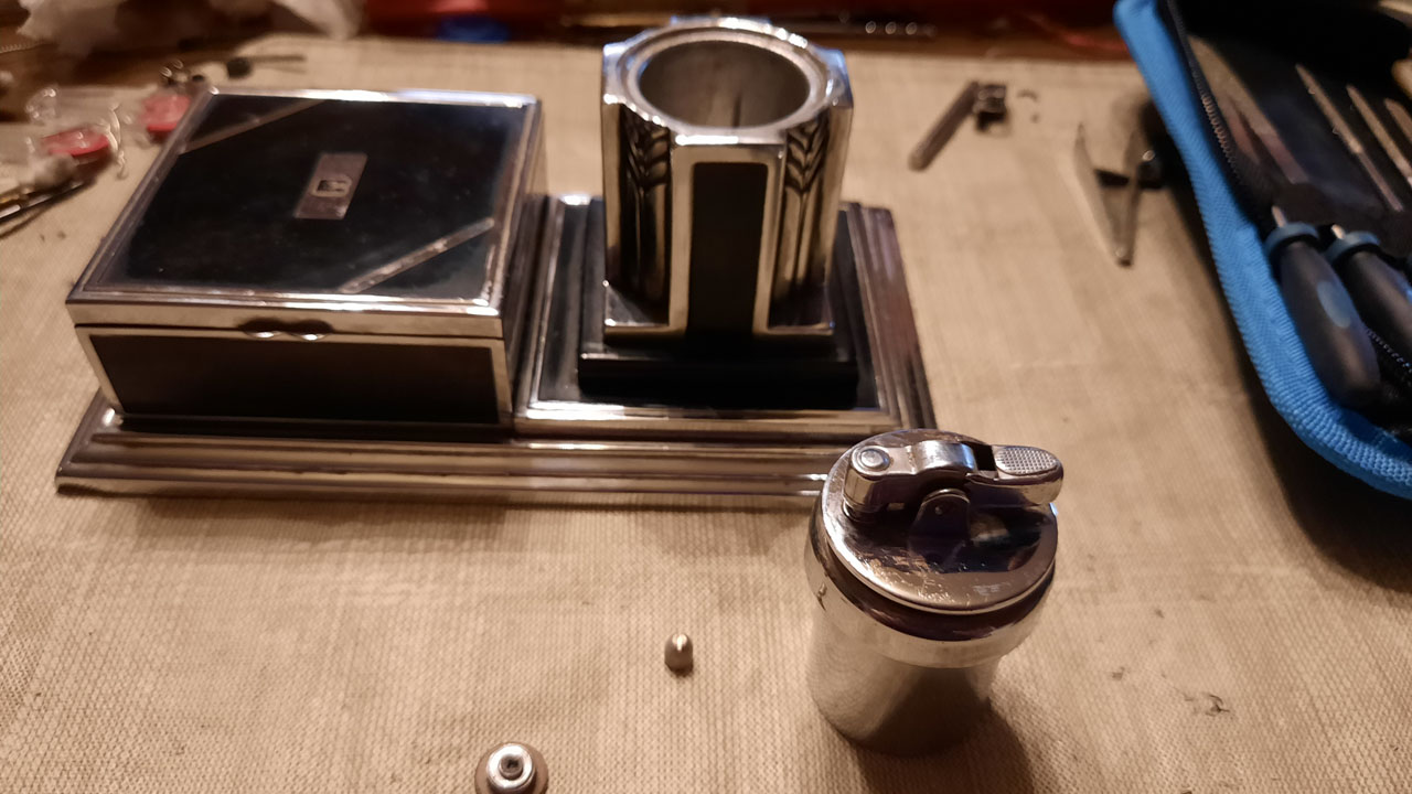 Ronson Baronet Lighter Removed.jpg