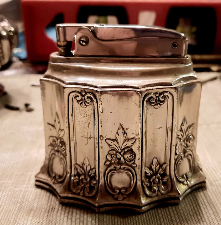 Ronson Colonial Lighter 02.jpg