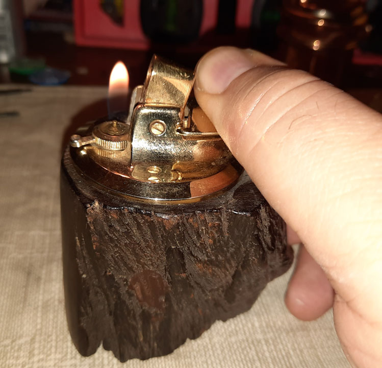 Ronson Custom Wood Butane 03 Lit.jpg