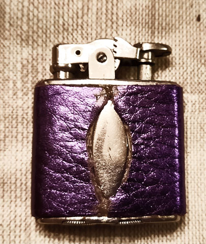 Ronson De-Light Metallic Purple 01.jpg