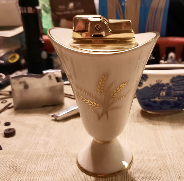 Ronson Lenox Wheat Lighter 01.jpg