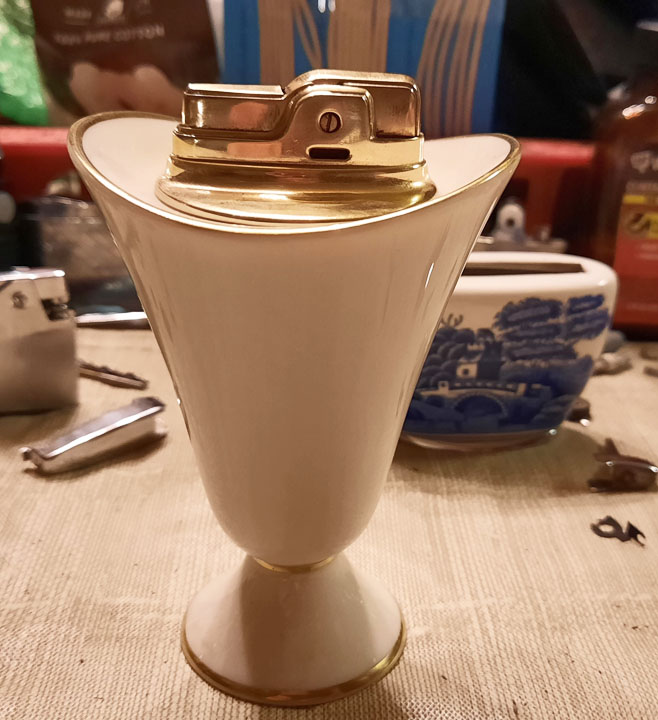Ronson Lenox Wheat Lighter 02.jpg