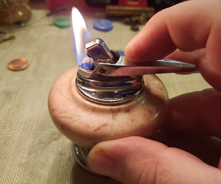 Ronson Nordic Marble Lighter 02 Lit.jpg
