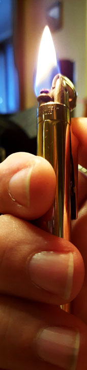 Ronson Penciliter Gold 03 Lit.jpg