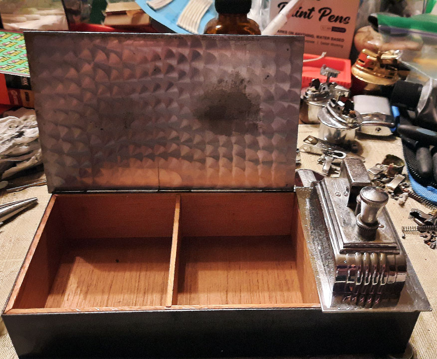 Ronson Touch Tip Box Maltese Falcon 02.jpg
