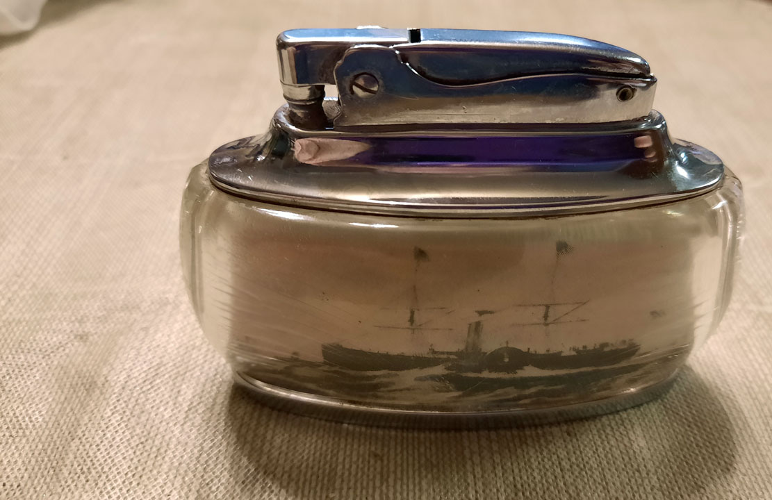 Ronson Trophy Lighter Num1 01.jpg