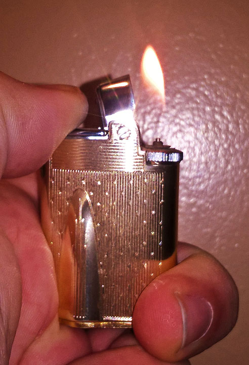 Ronson Varaflame Starfire Lit s  .jpg