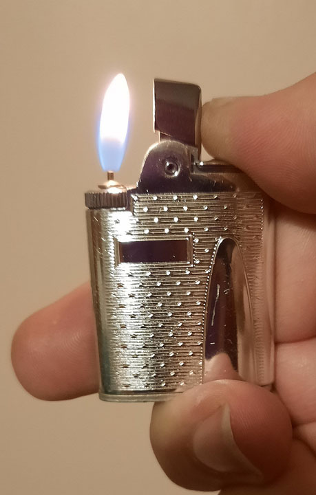 Ronson Varaflame Starfire Princess 03 Lit.jpg