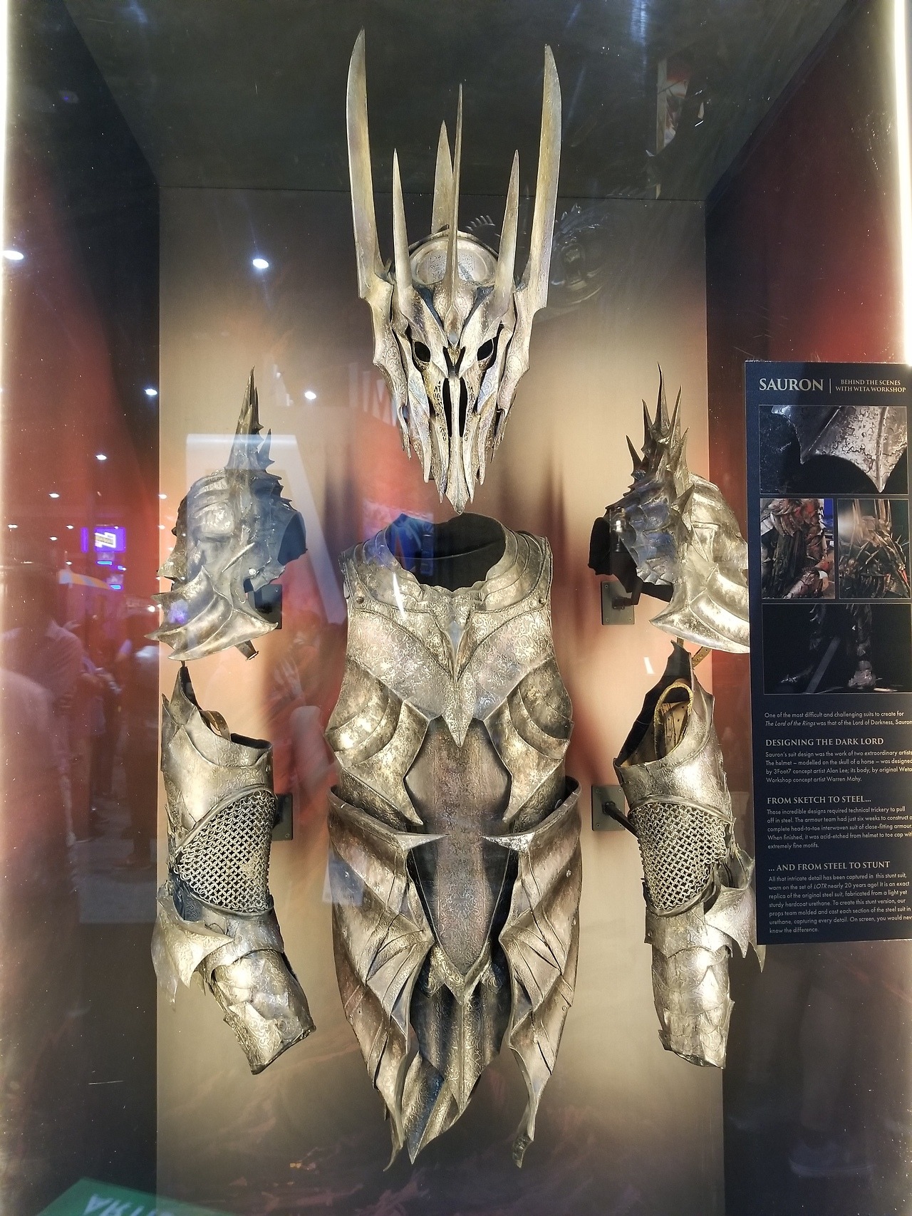 sauron_back_01.jpg