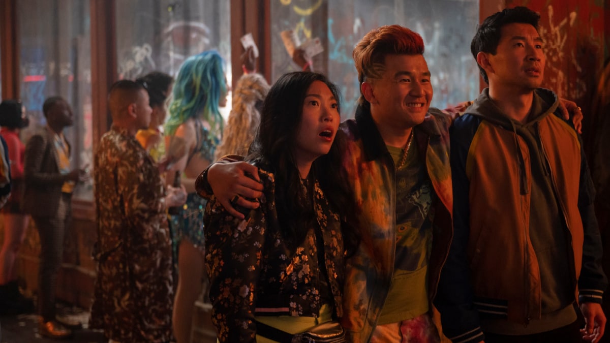 shang-chi-awkwafina-simu-lie-ronny-chieng.jpeg