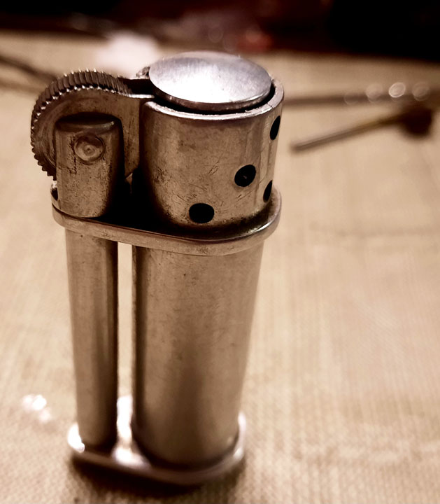 Signal U Manufacturing Fyre-Fly Lighter 02.jpg