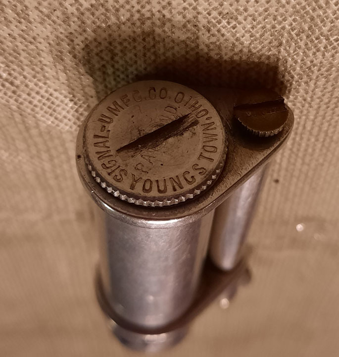 Signal U Manufacturing Fyre-Fly Lighter 03 Cap.jpg