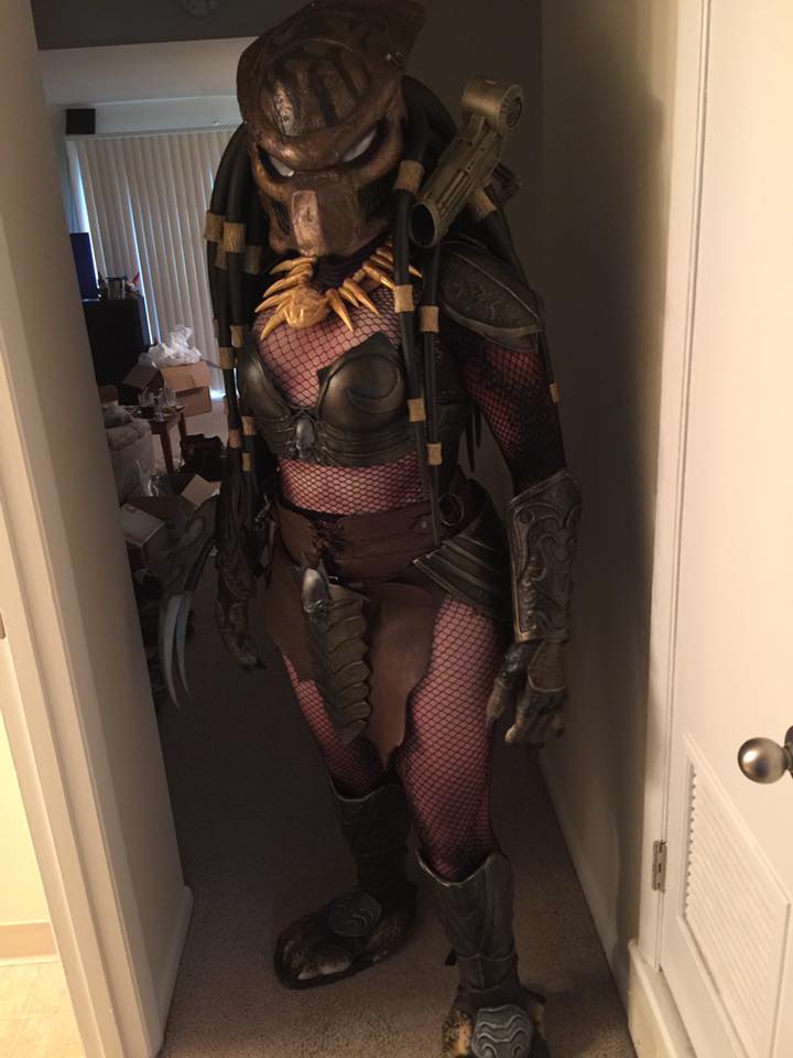 Sirena in Predator Costume 2.jpg