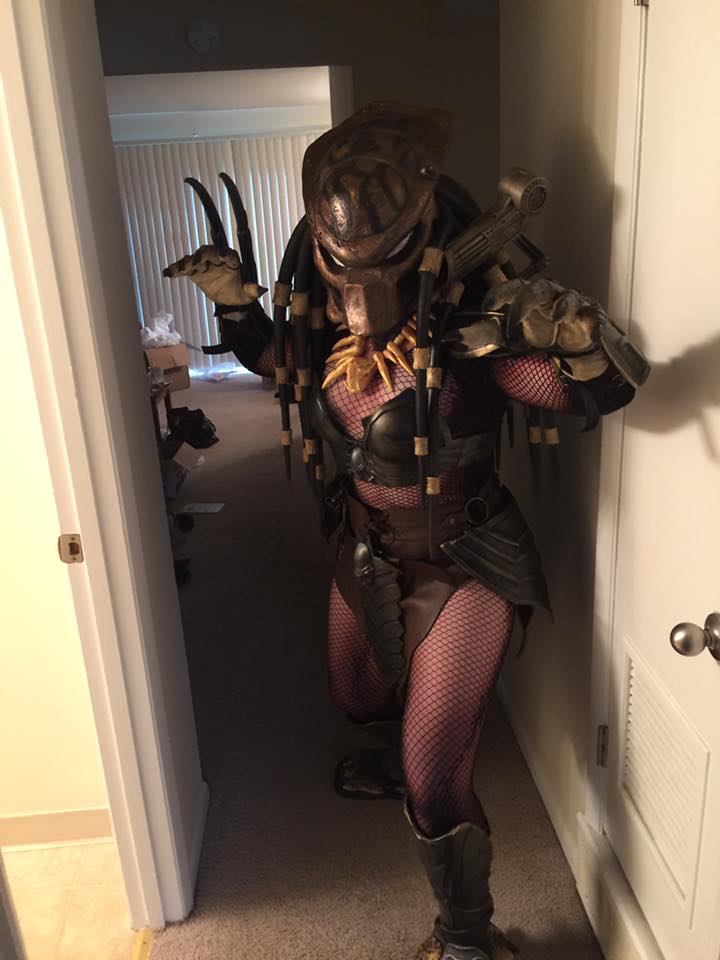 Sirena in Predator Costume 3.jpg