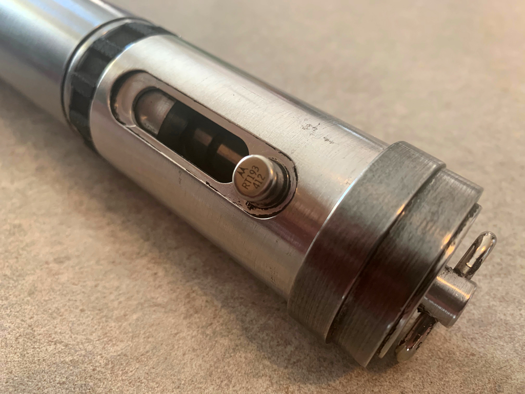 Smaller_Saber_05.jpg