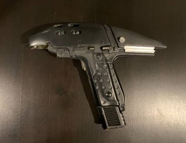 ST VI hero phaser 01.jpg